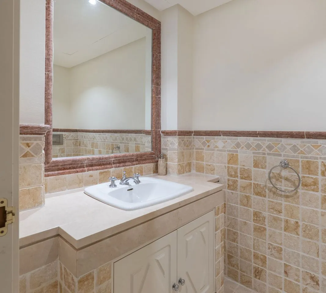 26670028-deac-49b4-a9b6-8eedd22efa50