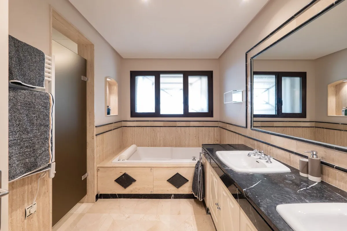 82c51ce1-e6af-4ed1-bff6-a0887622402e