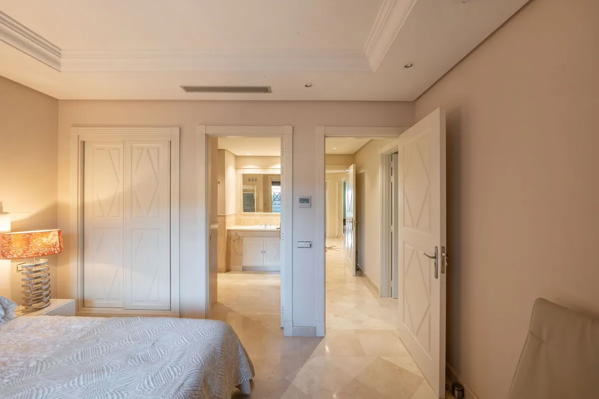 831a2ee2-cebc-478a-9227-556ae03d0853