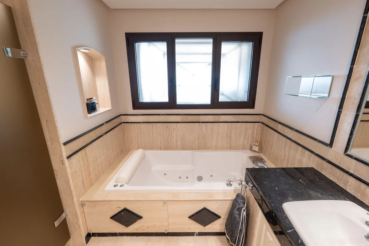 c9b63ab9-2262-46b0-b809-c847e0101e62