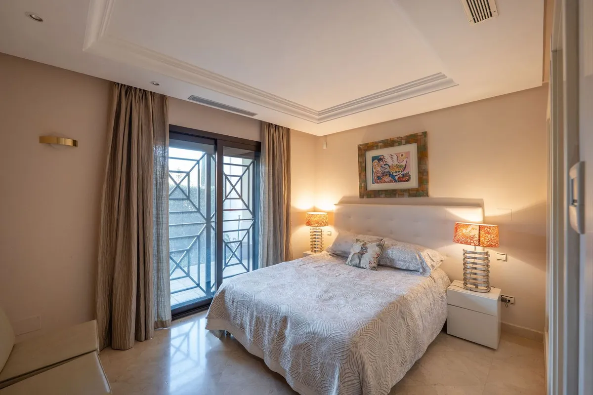 e657a0f3-e5b6-4095-80b7-bbddd0cde6db