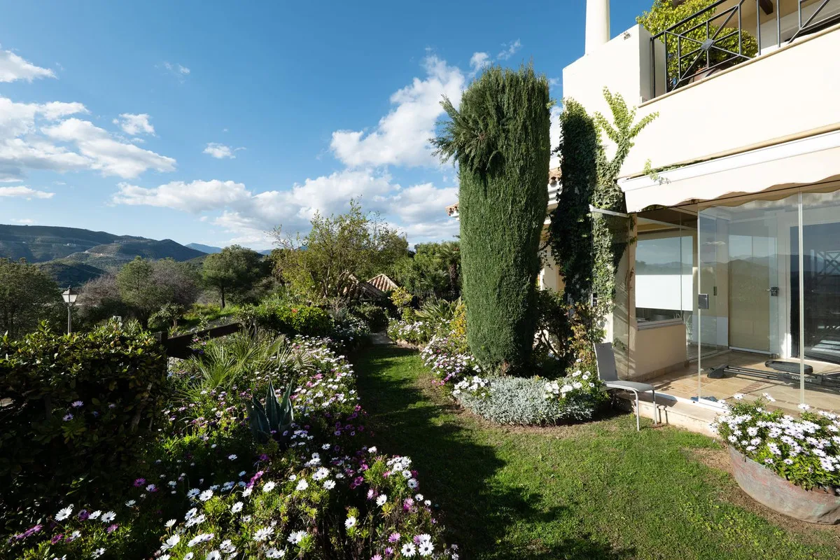 f42085a6-954f-4dbc-89bf-86138c5c4ee2