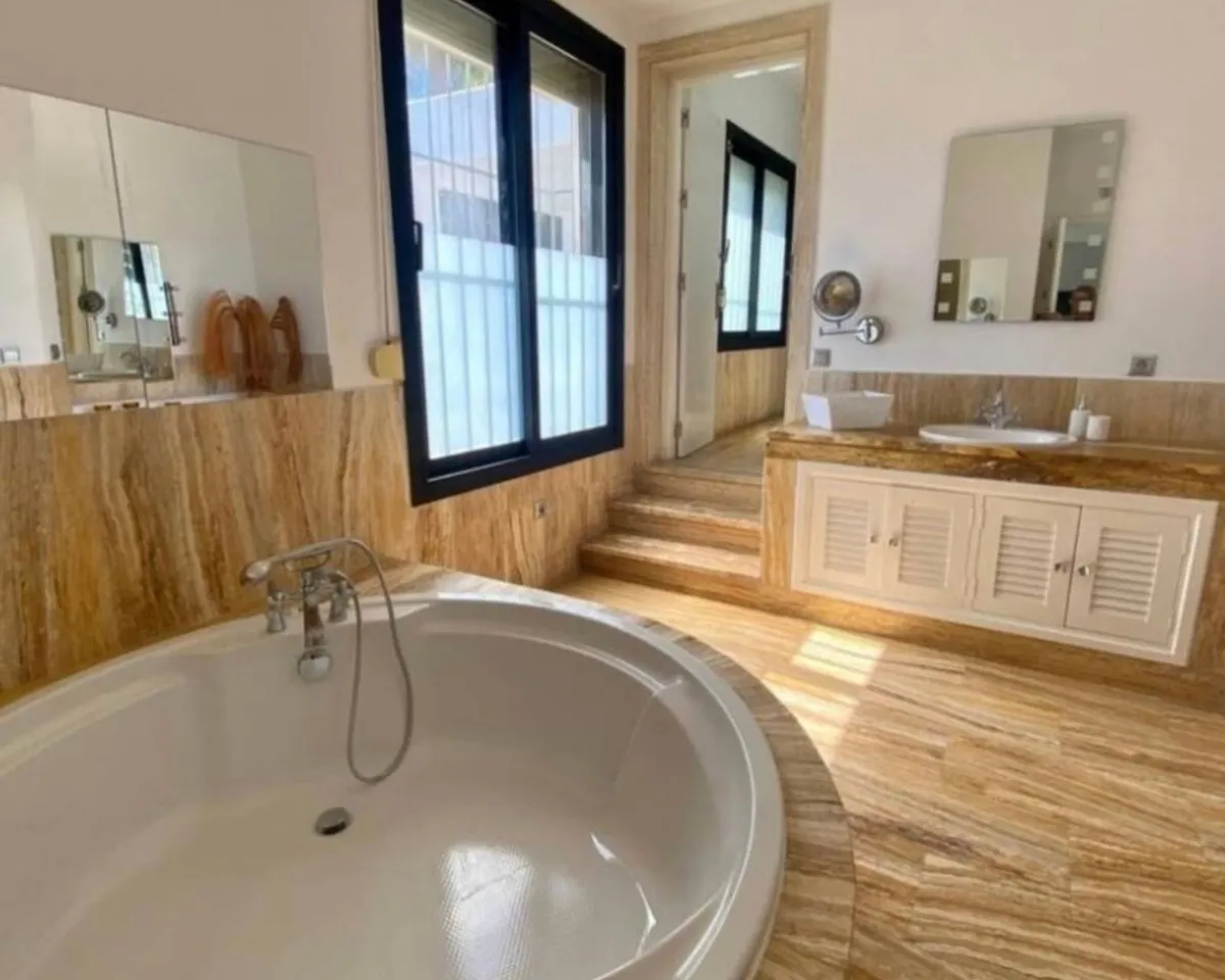 b8bf9dc5-6223-4a6c-a649-74503f8438ac