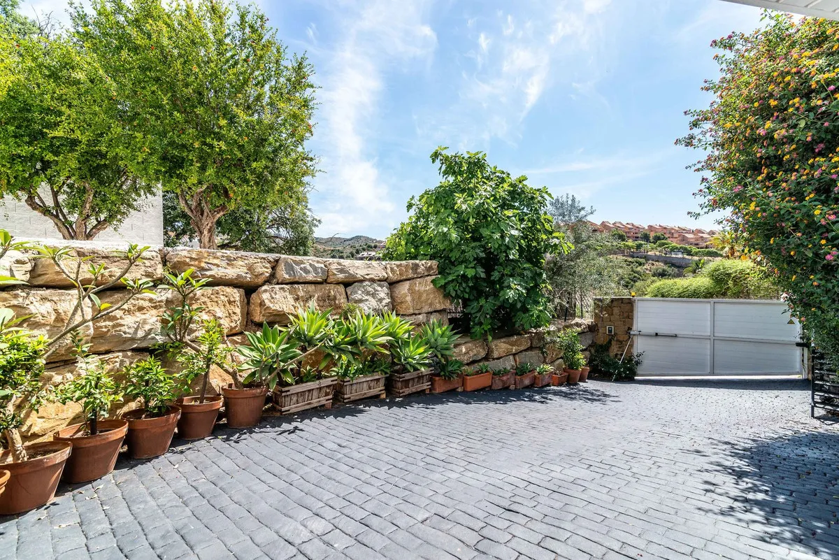 54dbba77-209a-4409-8c40-2344e51c08ad