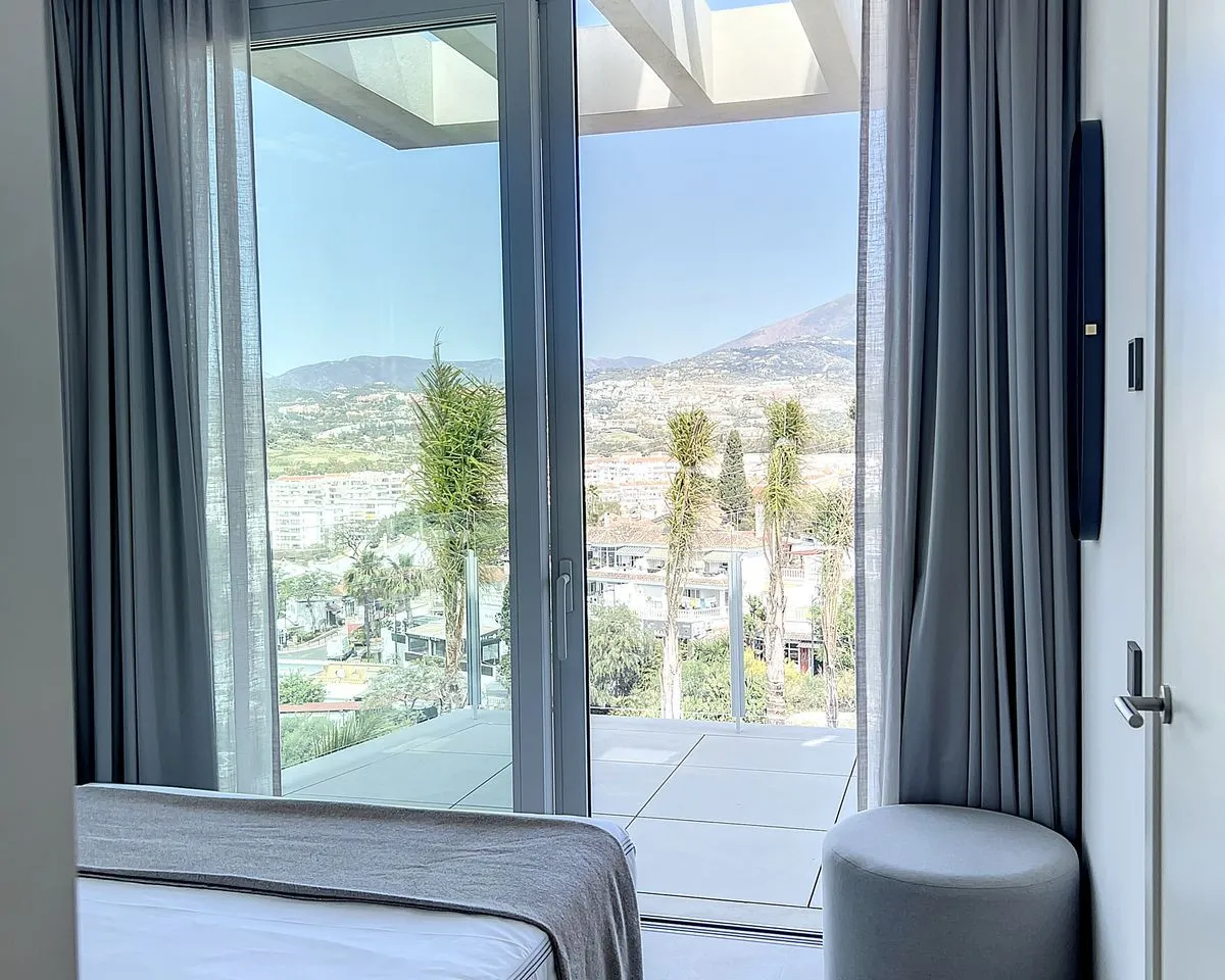 4cb70096-bfbf-476c-9a38-6cb9fe485d9c