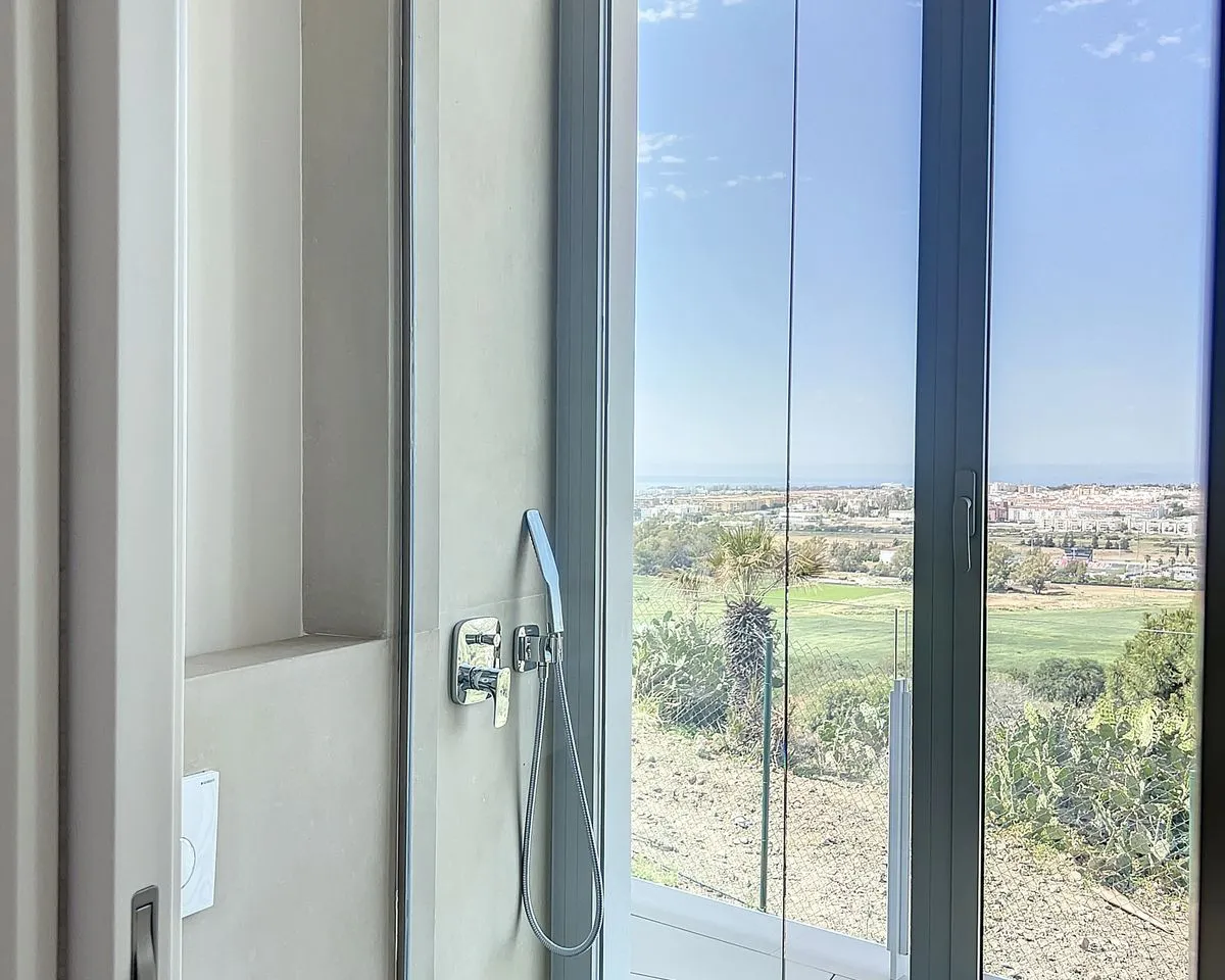 c9fe0d7f-01e3-430c-abde-8a26bfbffa5b