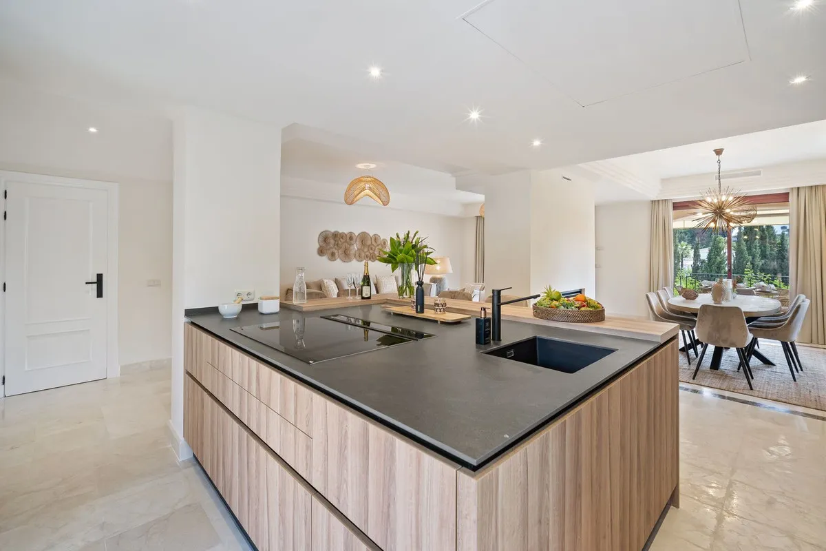 2d1b195c-b24f-4dd2-9bd4-e57ce1b44477