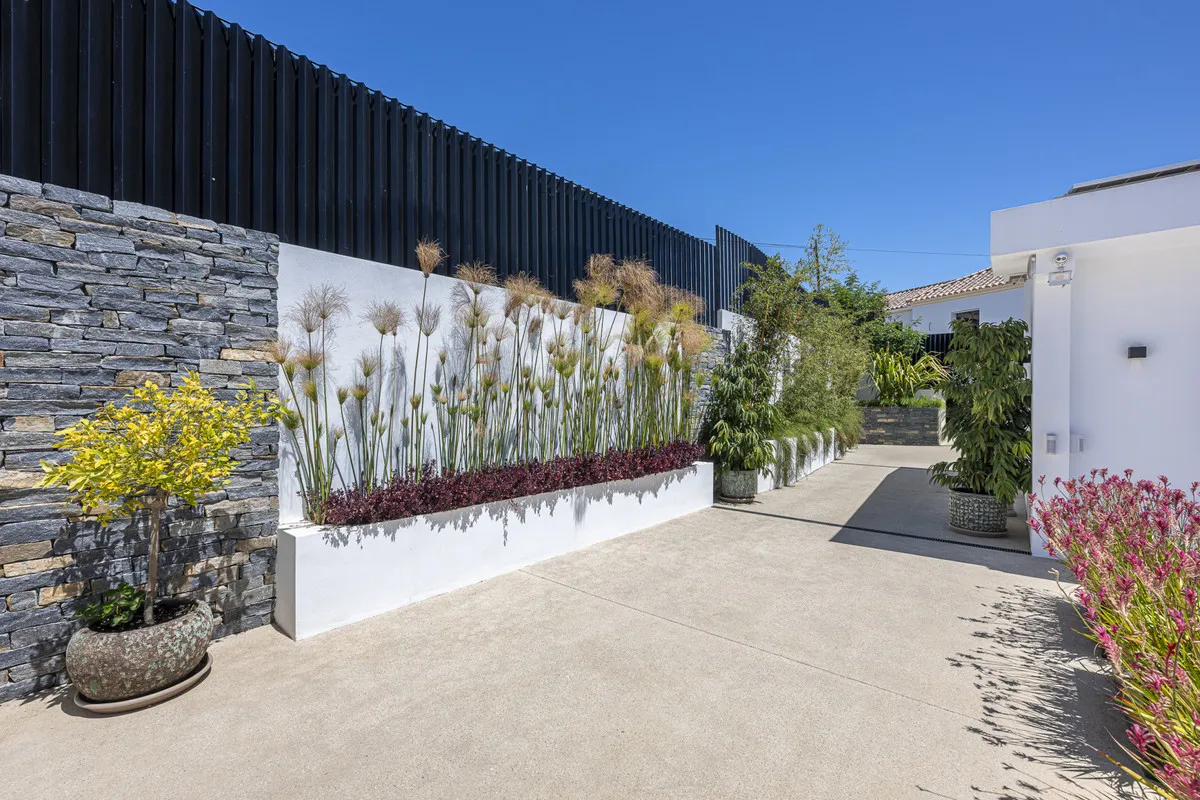 2ce01820-8589-472c-a84a-298434fbc62f