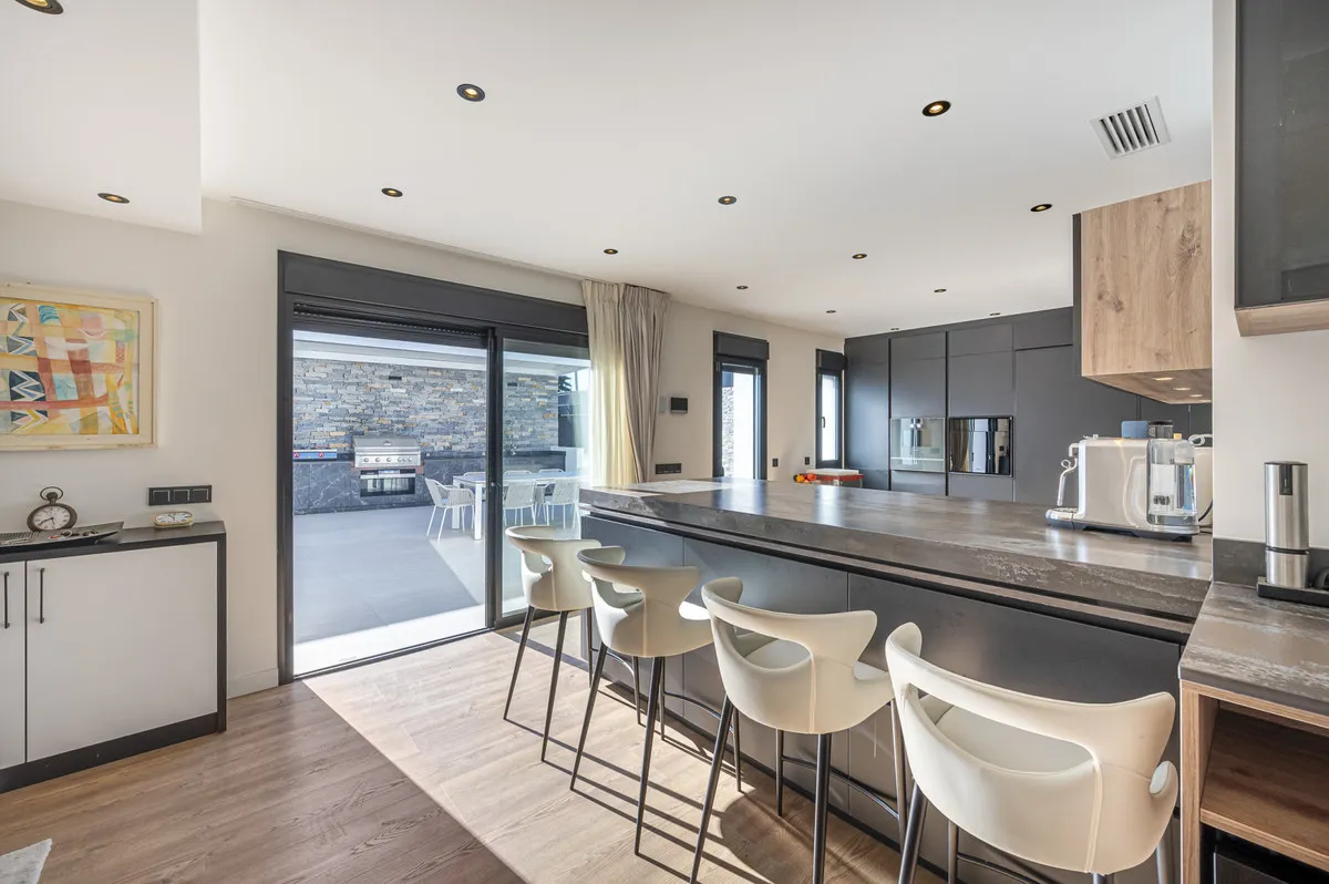 ee299be2-2ab9-4616-b40c-25bc54e550aa