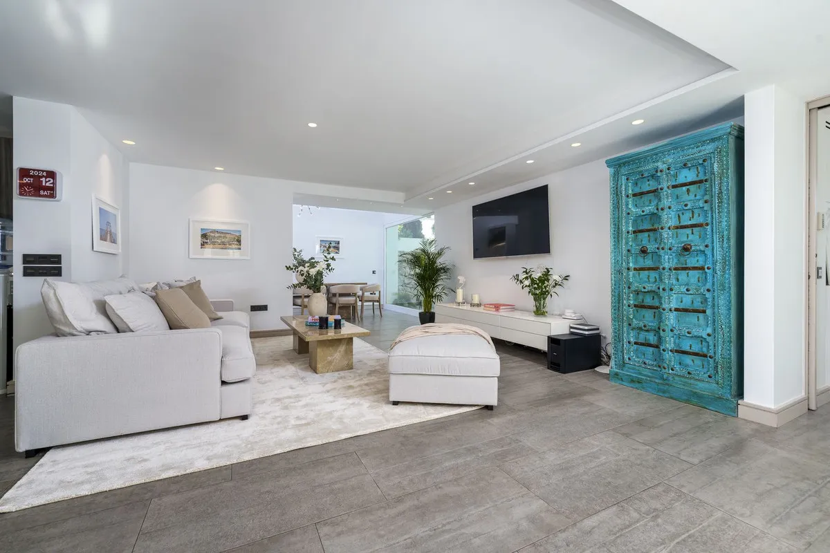 8b3e43fc-bee3-46c7-92ce-51c2106514c5