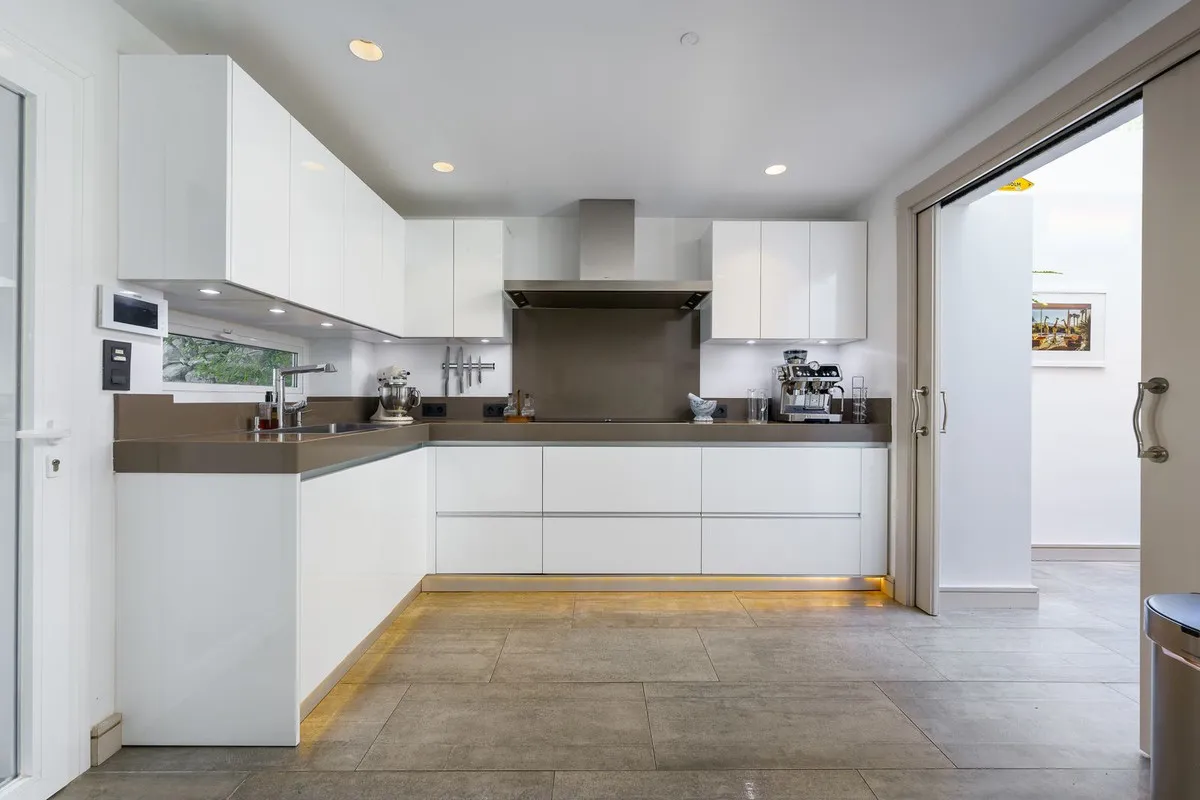 b6a35c98-8e42-42a5-bf62-82fe80ff369c