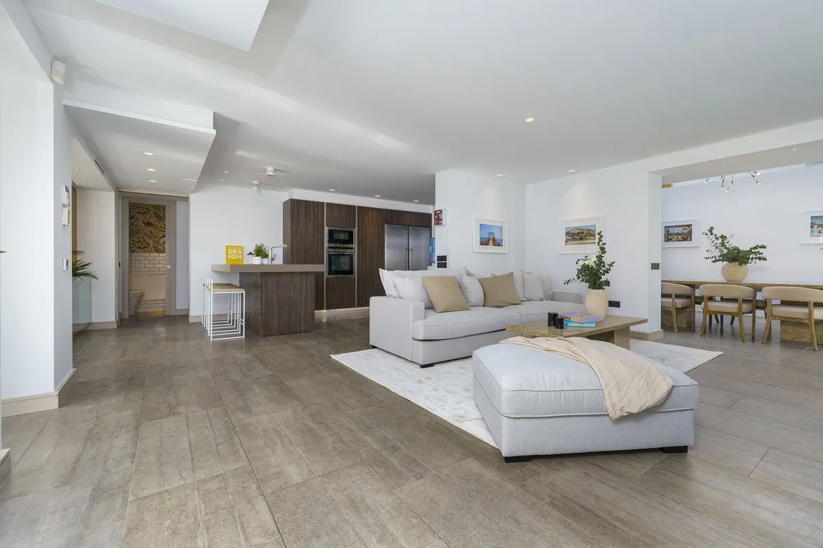 dbae7856-6dfa-4ee8-a2d9-abec8ca91ac1