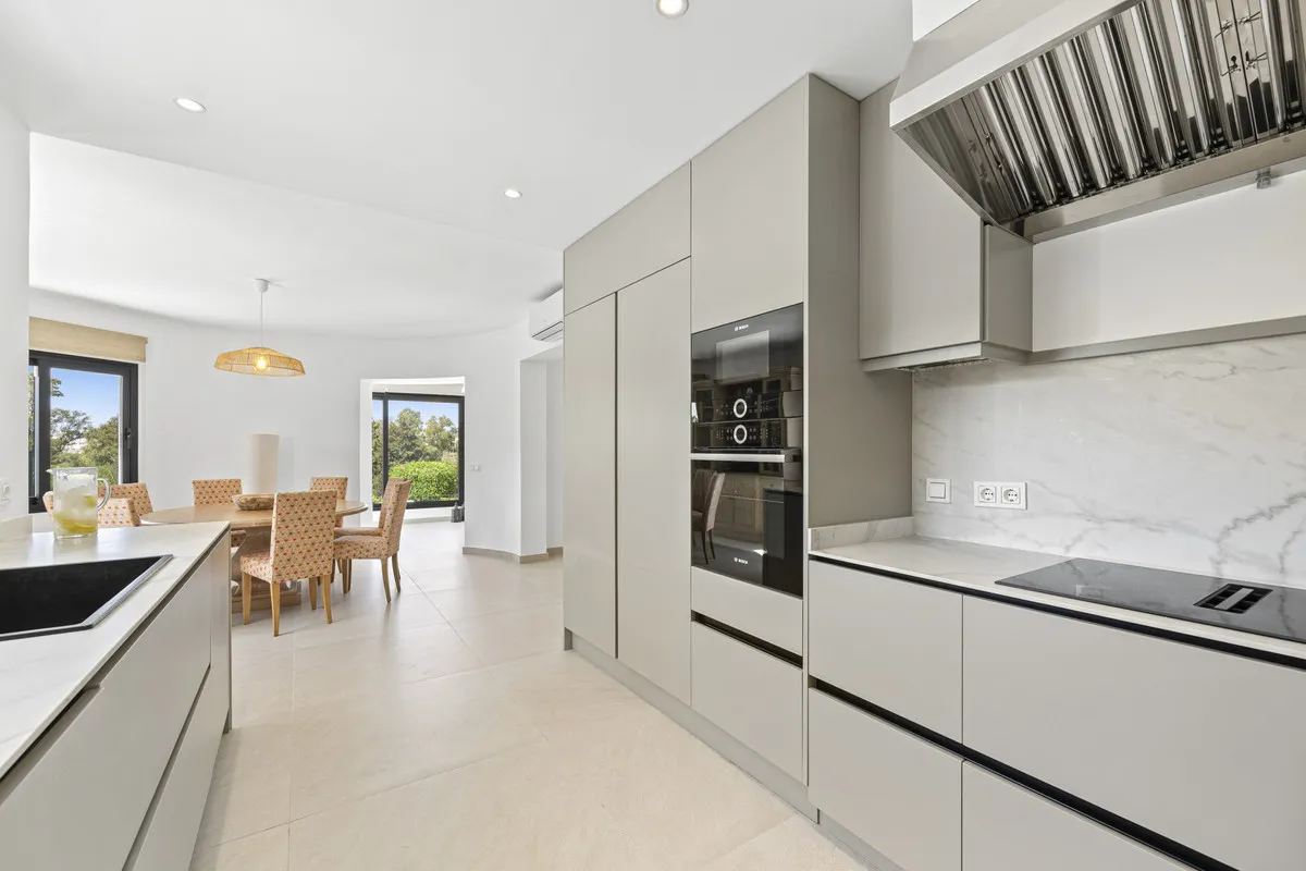 976c7cbc-4718-4f6a-9186-731f1e319fe2