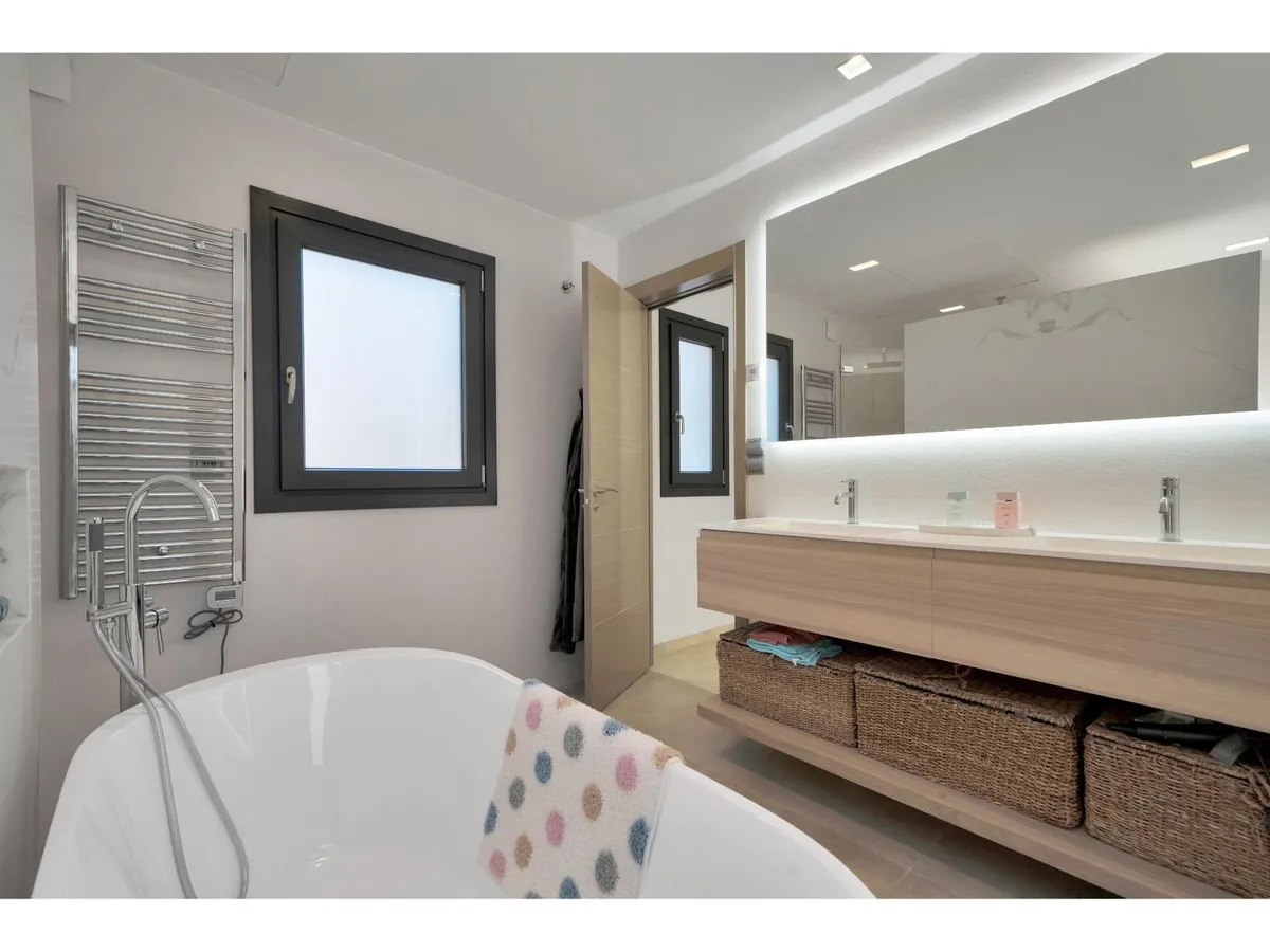 63bf8f6d-8b17-4921-ac5b-5d7b3ec590d0