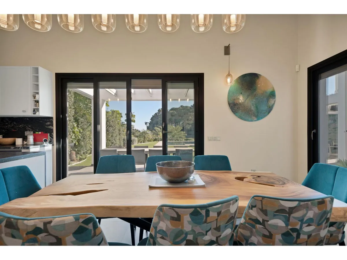 a17c4be8-50a5-4674-9152-8f51e5bf36e1