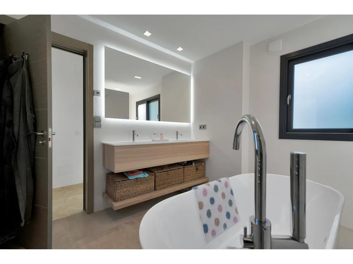 b2a9169a-2a0f-43c1-b1e1-c4611042e481