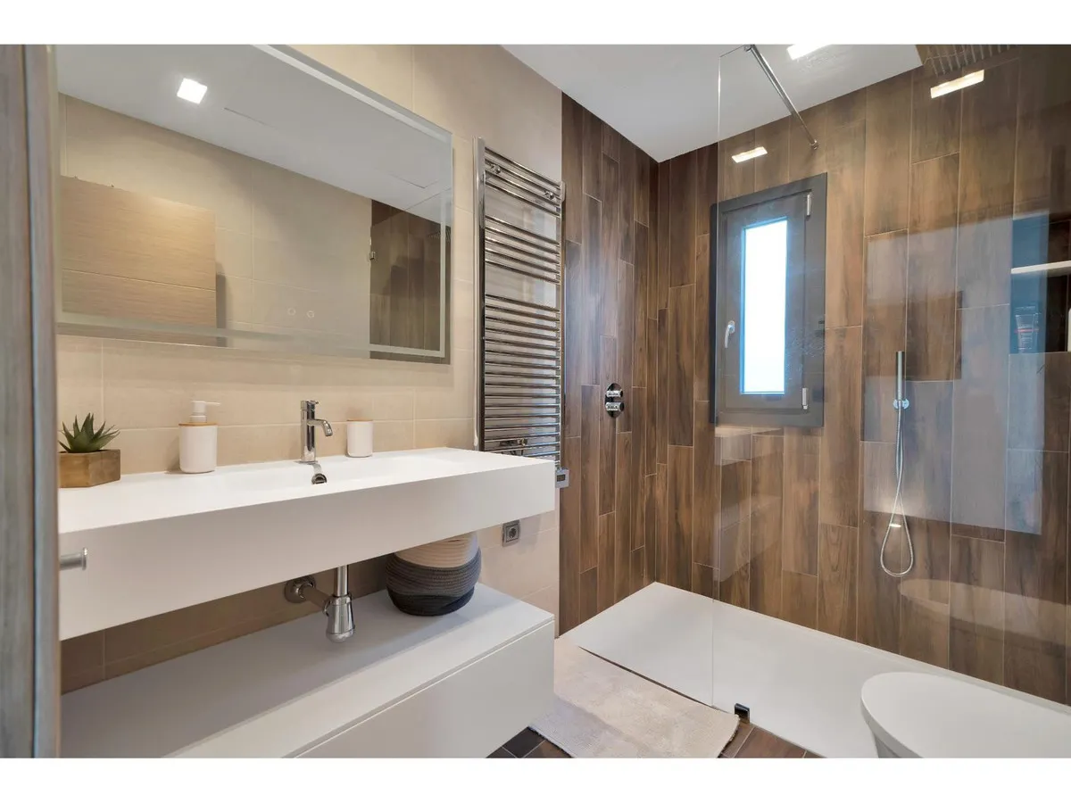 e7256f3e-0346-445e-93b8-cb5964932712