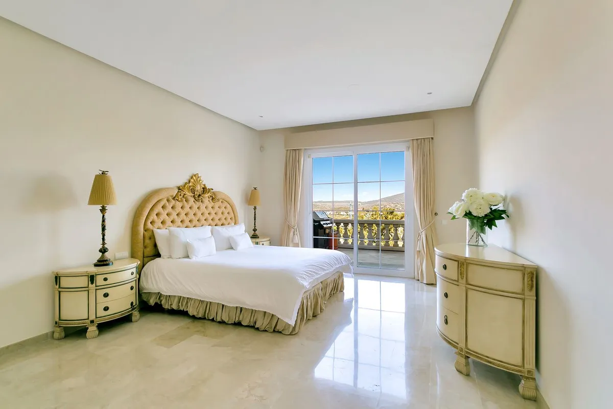 0f1ab638-1ae7-4542-803a-6217178b9e8f