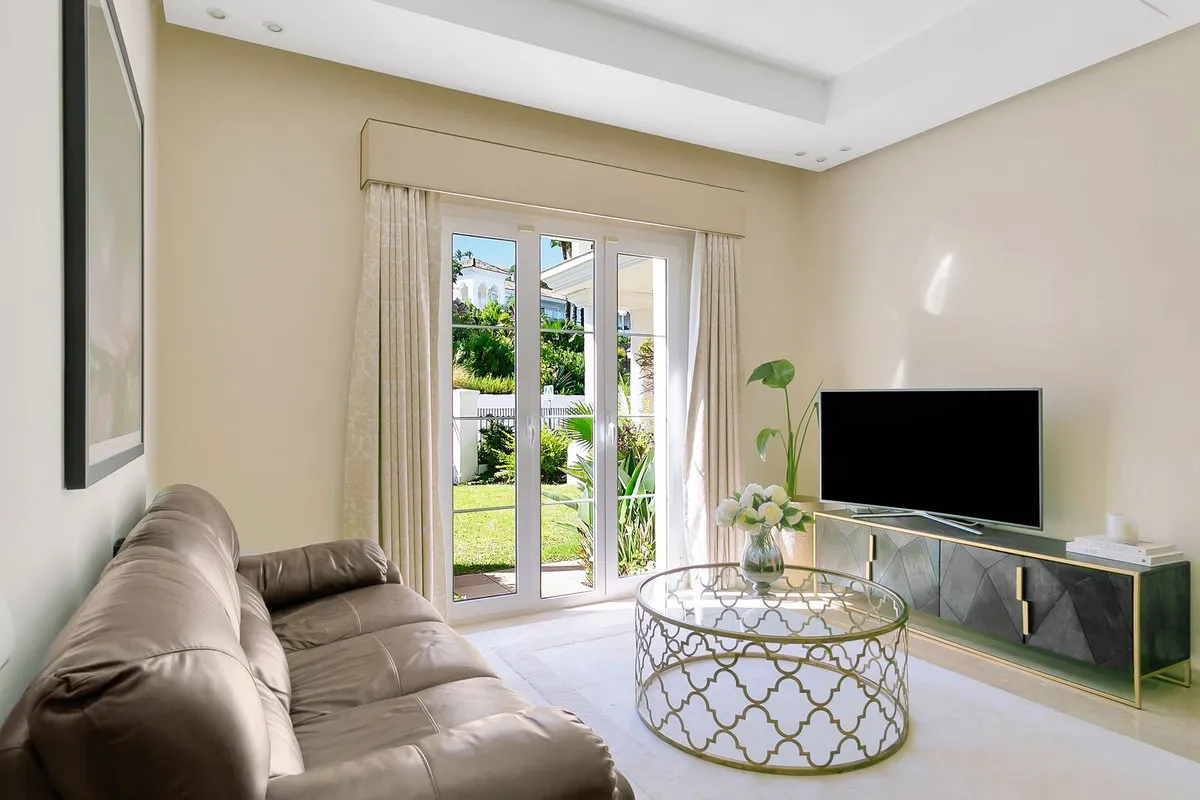 10f31fdd-69bf-432f-a928-d7dedcda6c3e