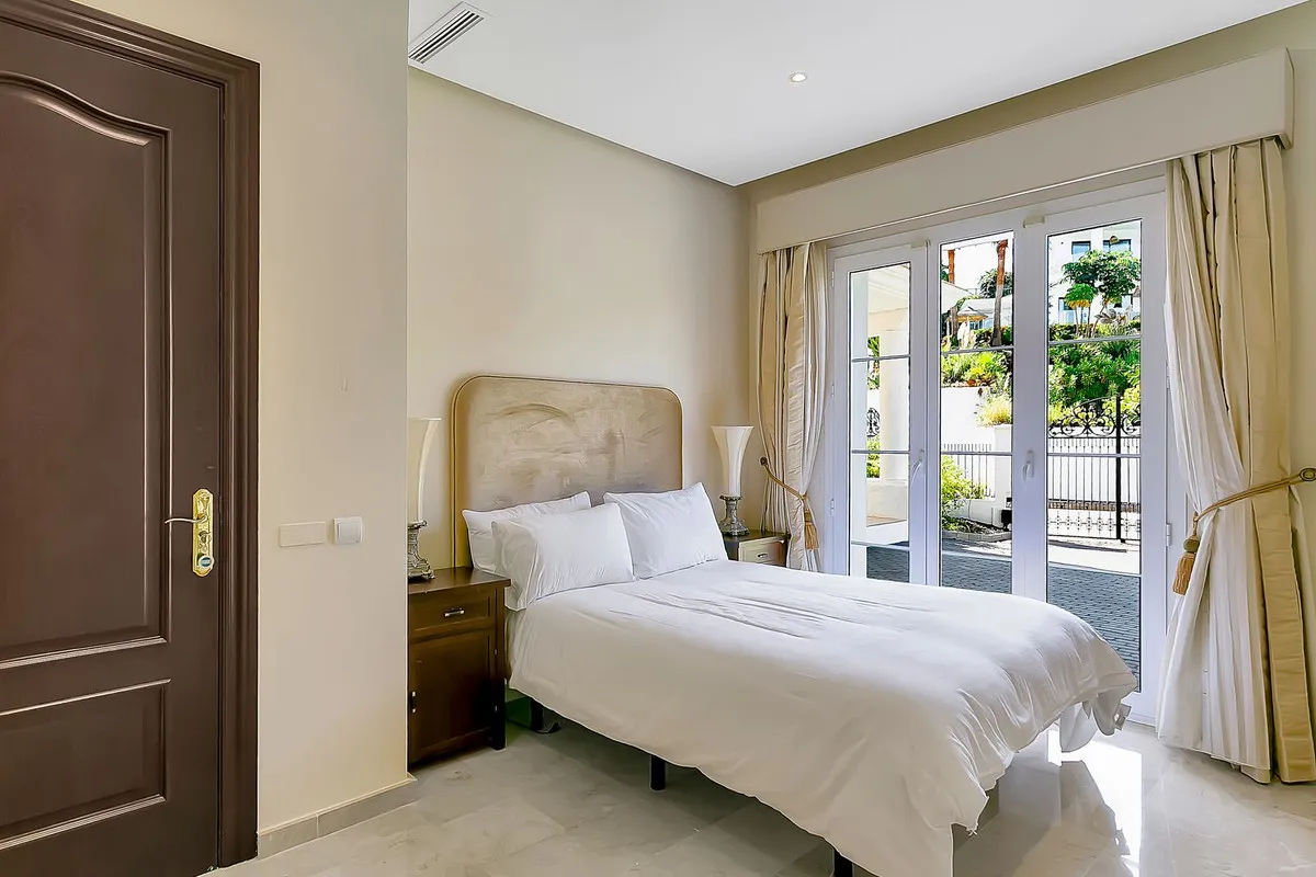 22c06f0c-ac8b-4137-9f4e-4b6c96645cb0