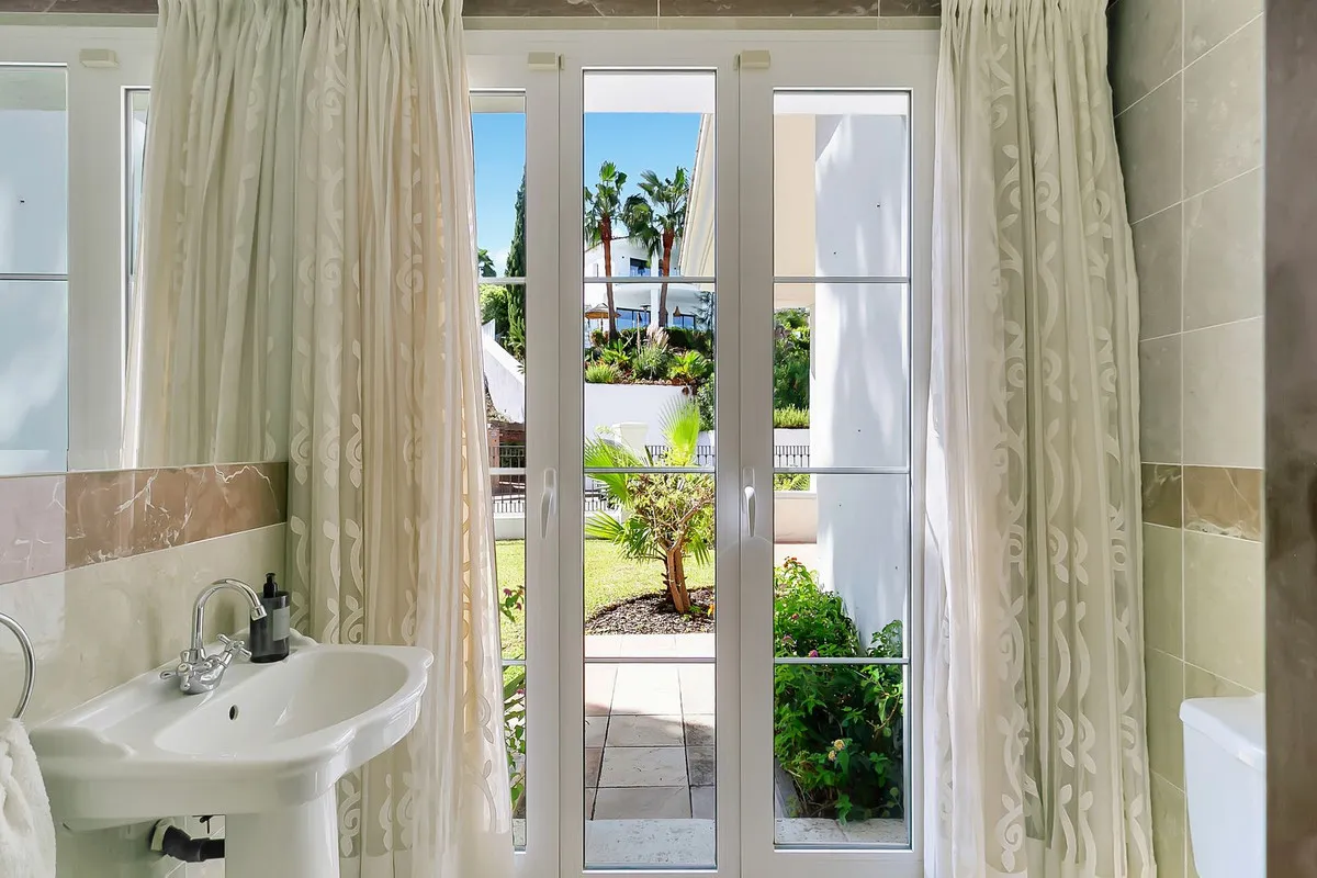 5f18f46b-6e7b-4eac-84aa-bf94e668ee7e