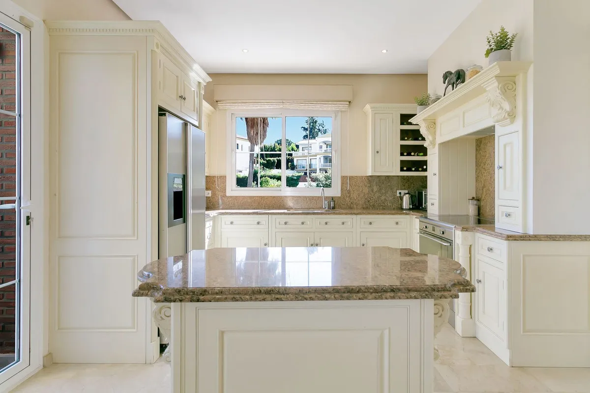 b76dc672-4cca-485e-88dd-31d9f646ca49