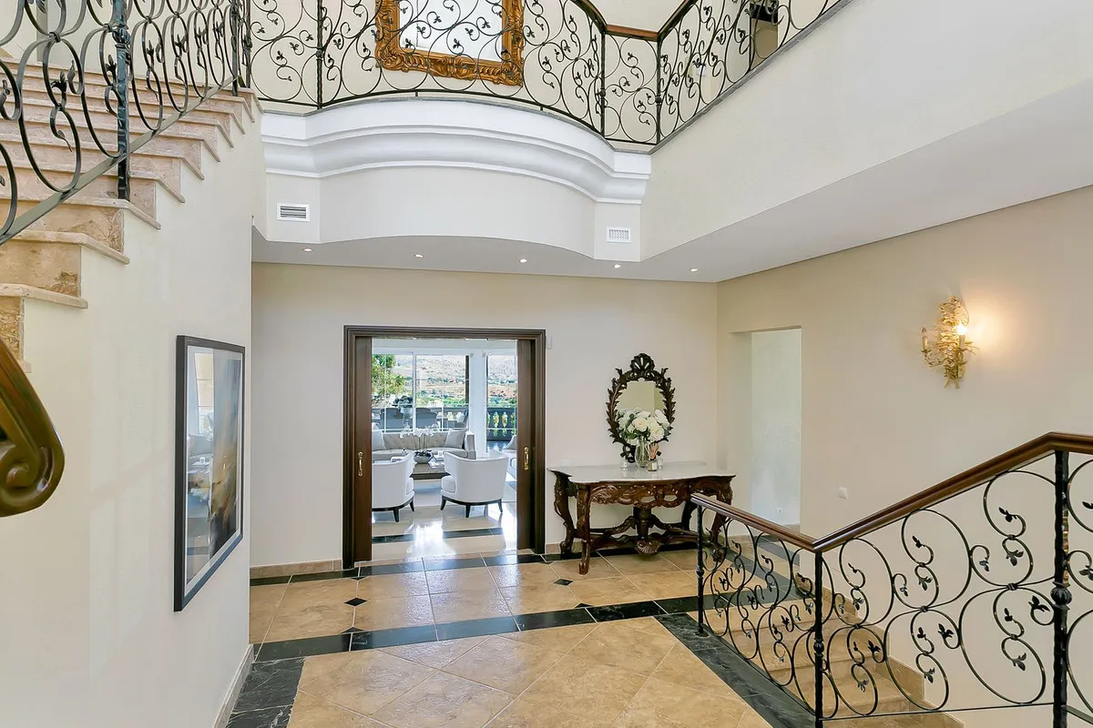 fb8a045f-2194-4e17-b5fa-67e002cf6a33