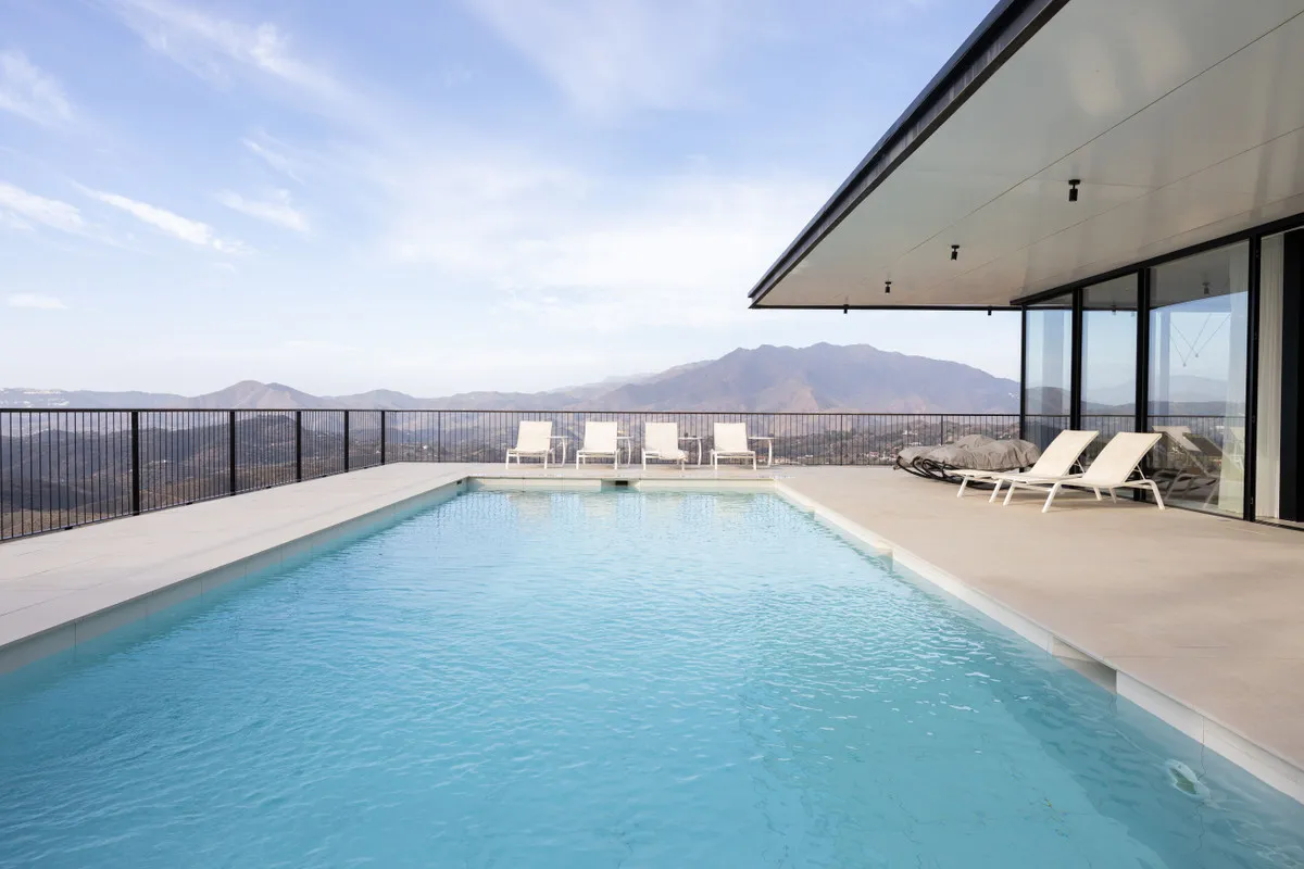 a8253055-22ae-44be-b523-40e9a9625c83