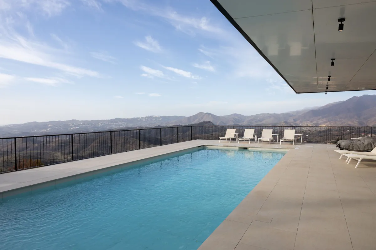 c94f5b6e-4aea-4e5e-a1d3-056a08e959e1