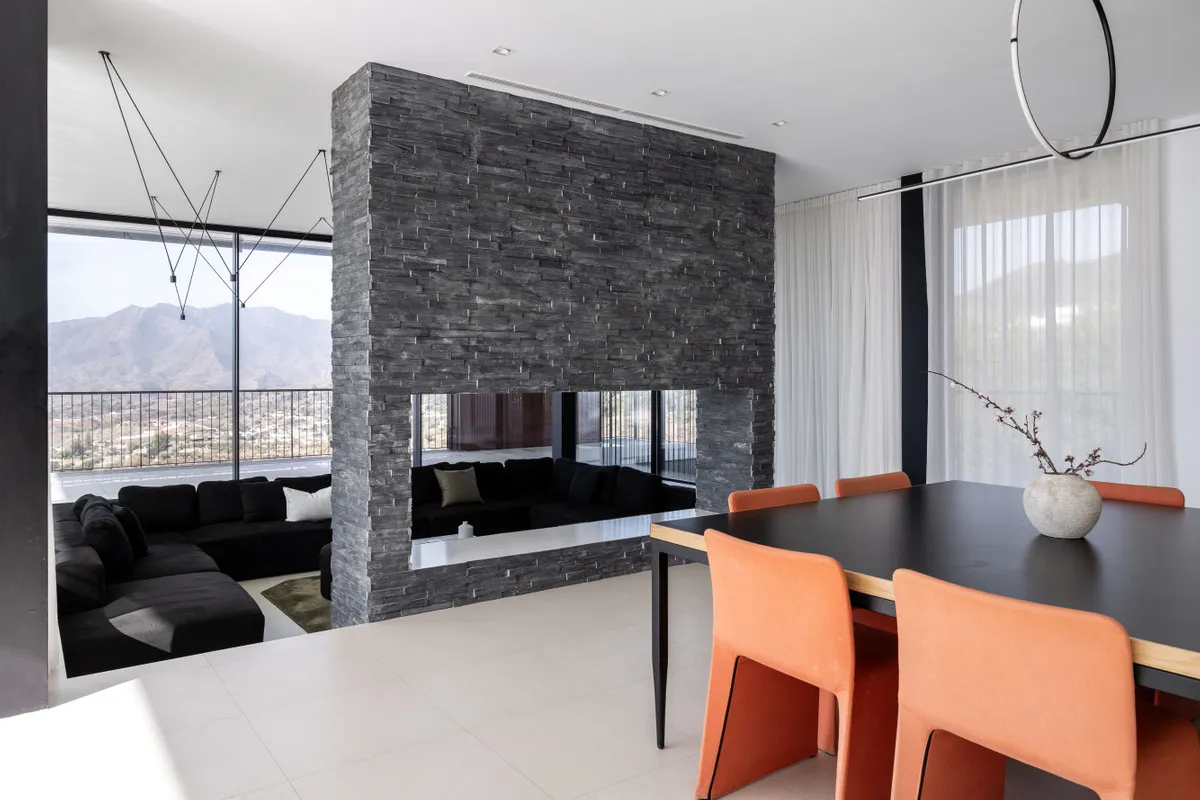 e7d99a03-ee16-43fb-8ad3-e30c4a953114