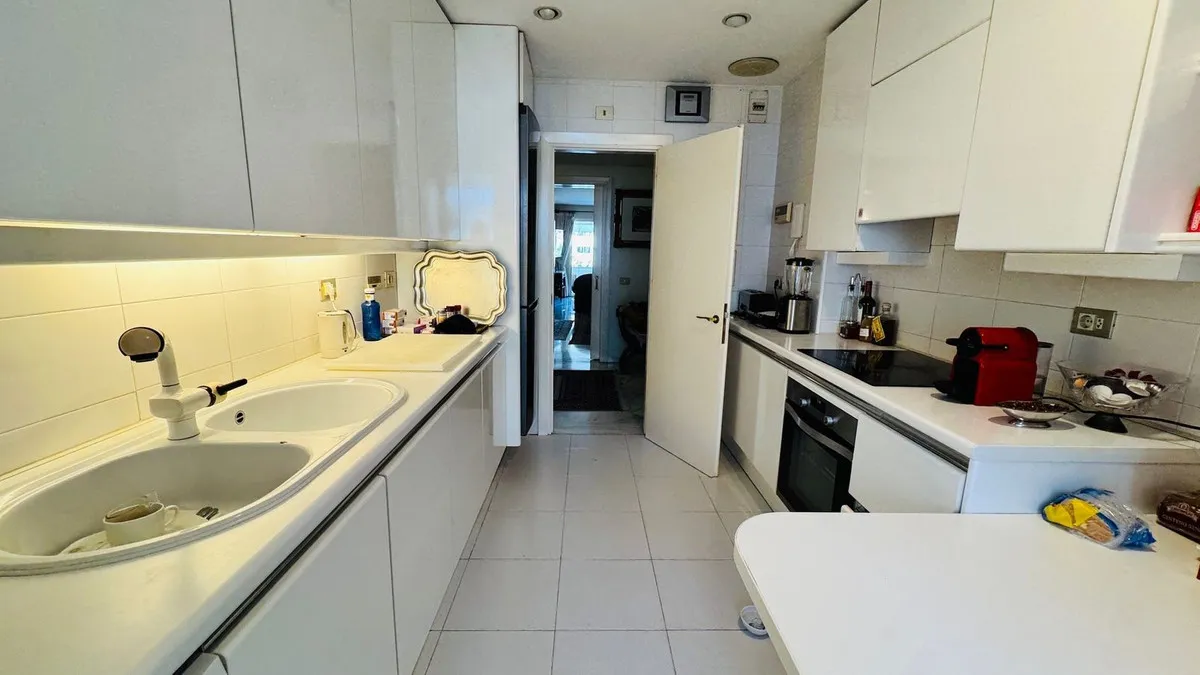 c9954eae-98d6-4d9f-a952-2624bb529e02