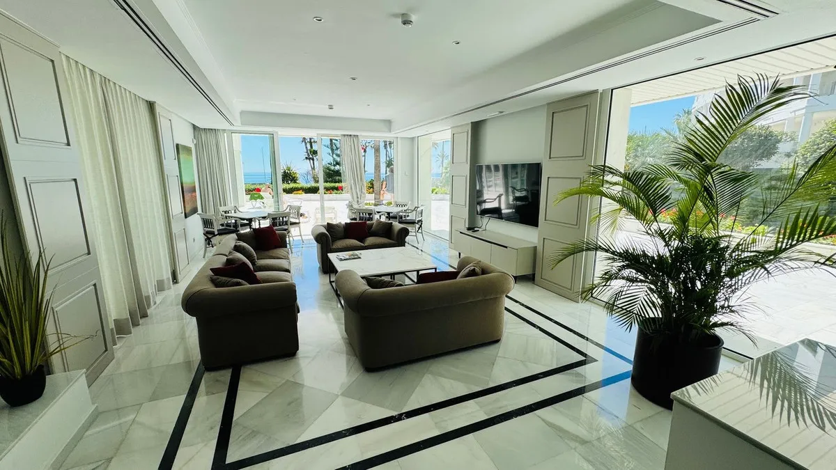 fdabcd2f-1912-4d07-95c8-c7ac63e94a93