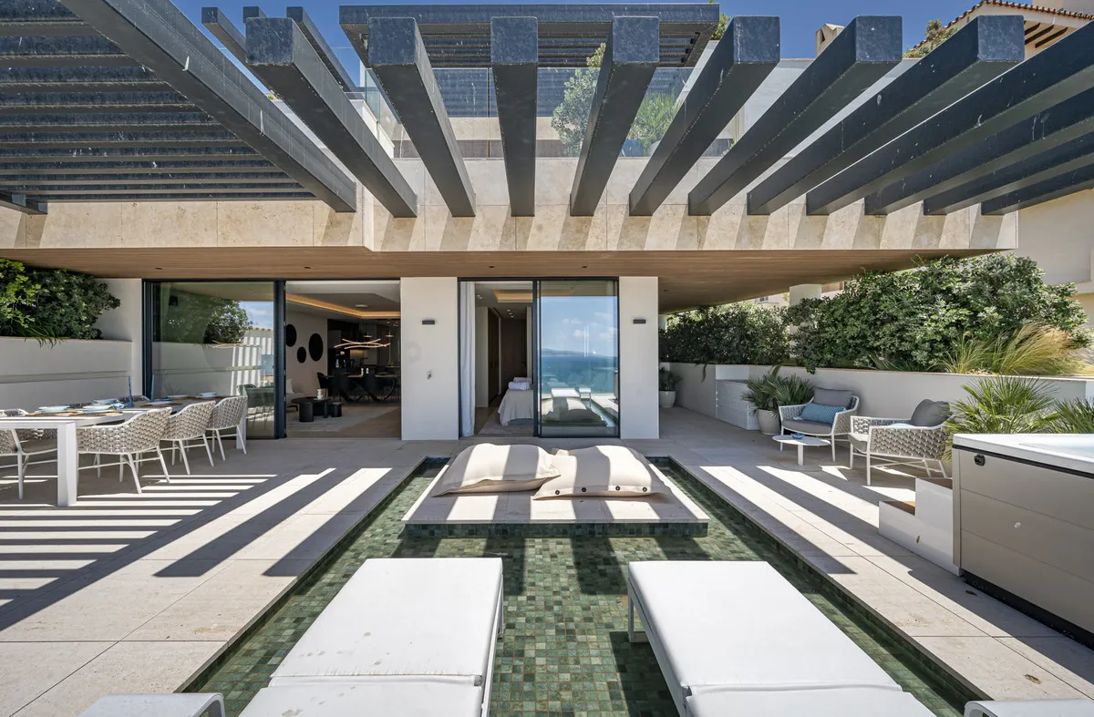 151a498f-305c-4a1b-a493-5a02d4e26323