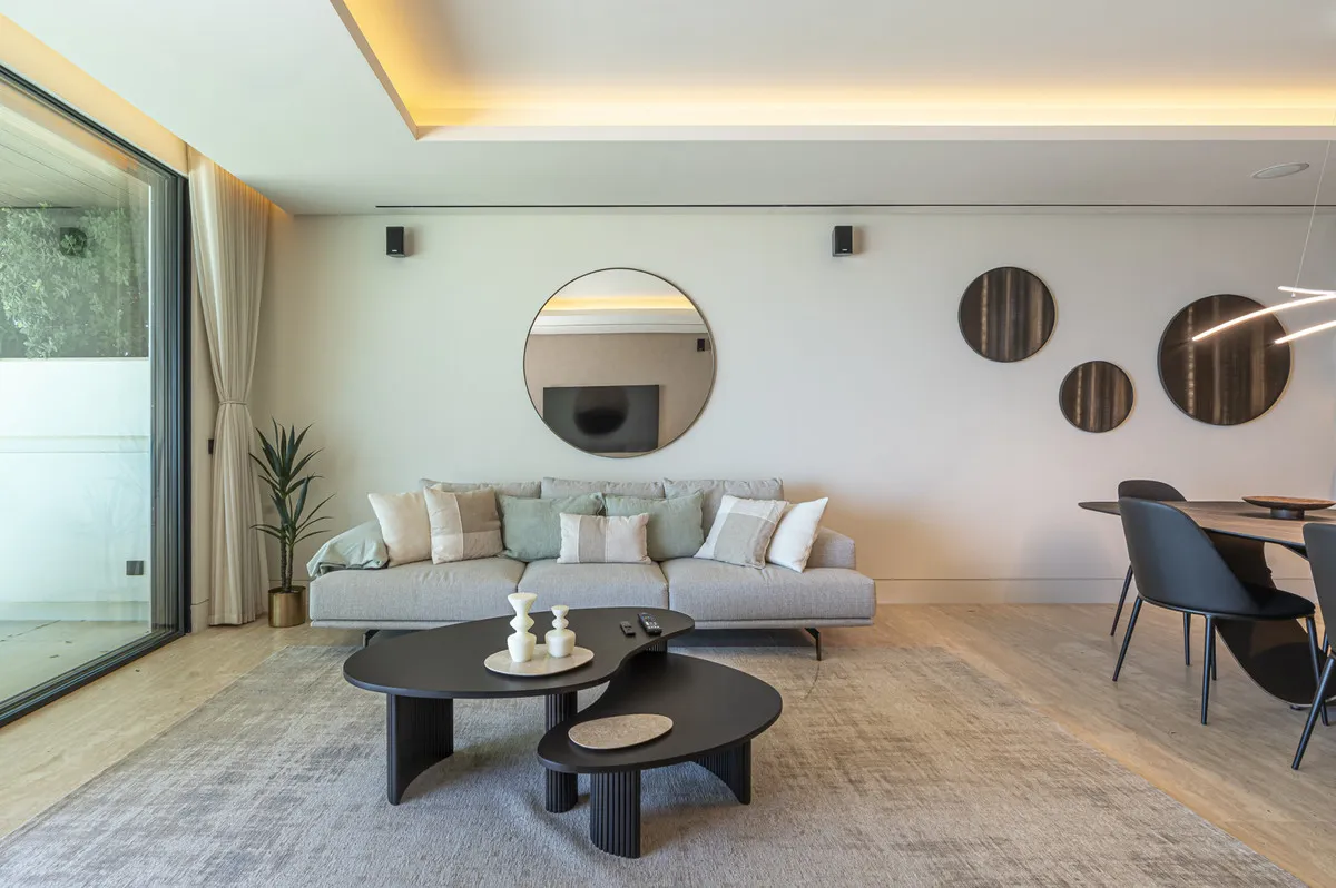 6a3bd5da-d1bd-435d-8e83-937c8c7b46b1