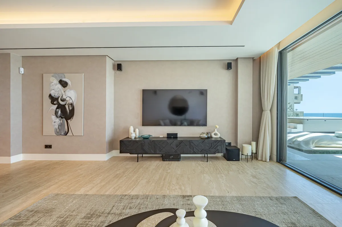 ec2bba6f-2c9f-4e1b-ae42-ad85195dfcbb