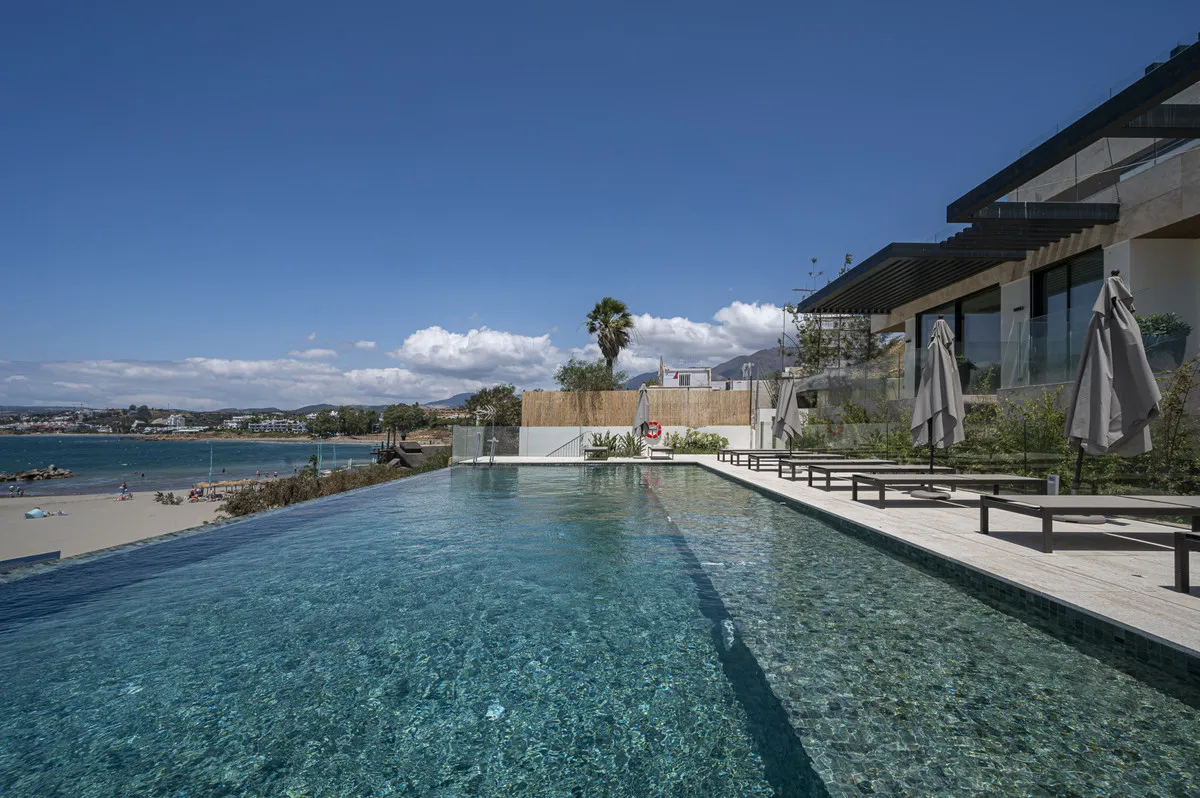 f253e315-08bc-4af8-bad5-26a6e1c3b7fb