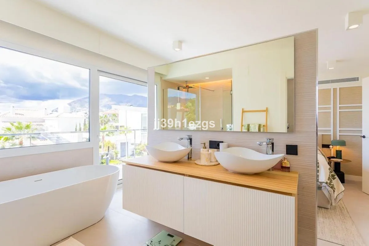 174feb8a-2324-4722-abe6-76871a75ca02