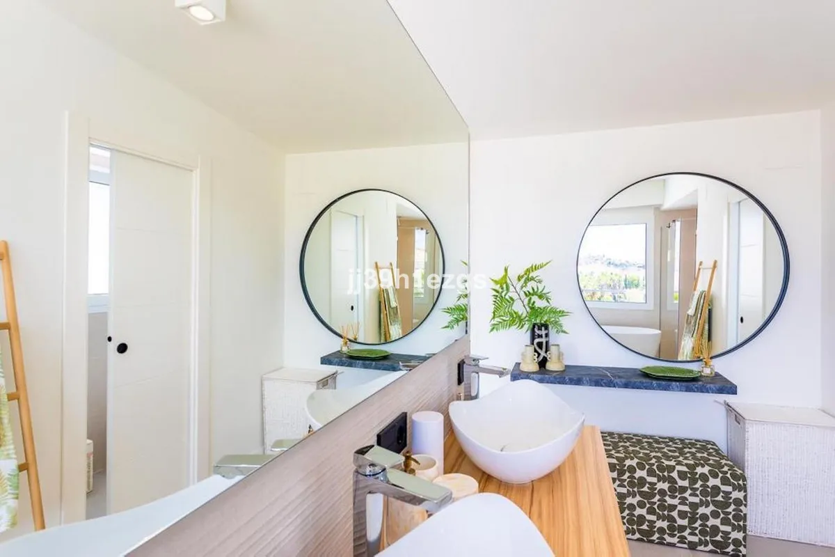 41eb81b0-cf4f-45d4-944b-a9c77491155a