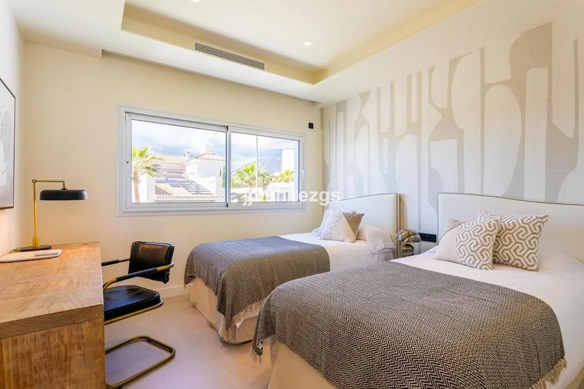 b49e438d-09d1-4f38-9cef-fcaba7112d1a