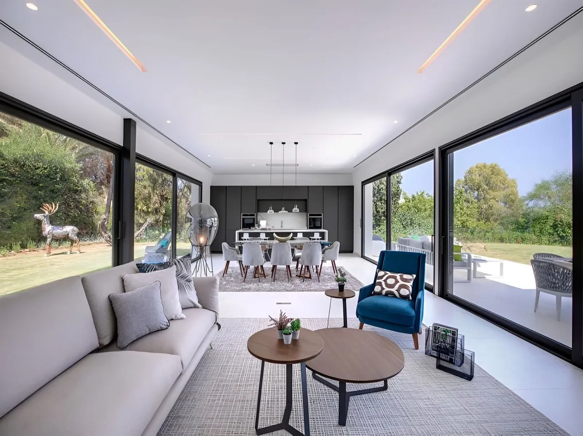 a98f1f6f-3ffe-4f73-9c2b-e4a19e1e8f2d