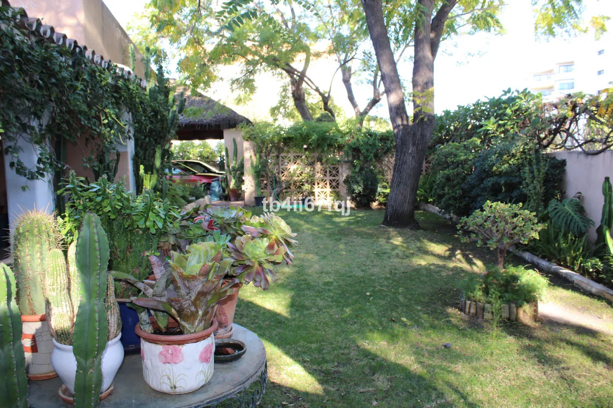 149035b3-106b-43c1-a533-f46f22ff8feb