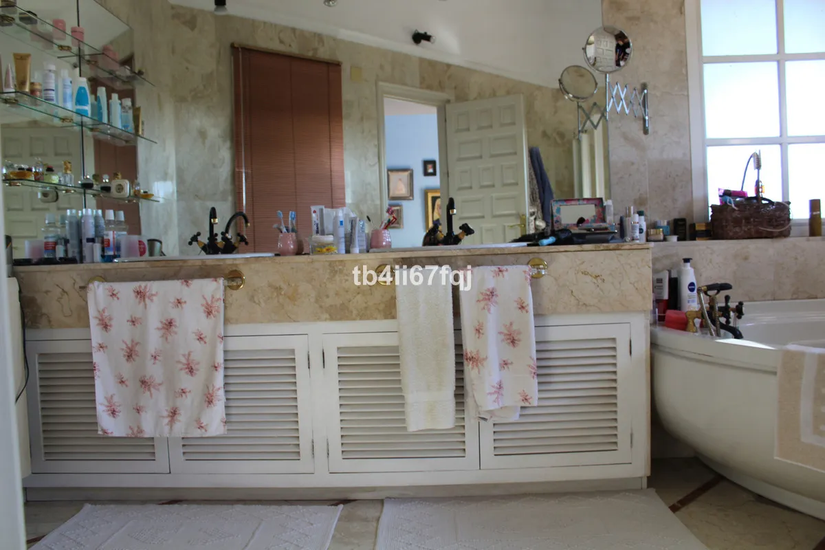 25c651df-465a-4a9b-a4dd-36091a7b7e6e