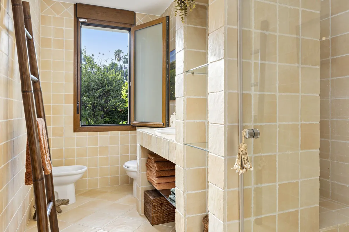 10c9a12a-02a4-491a-9272-44600c1119e1