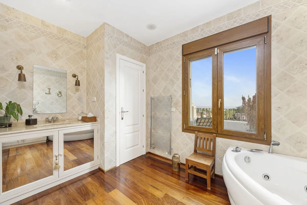 529653e4-c43b-4ece-8e3c-872030e6e48f