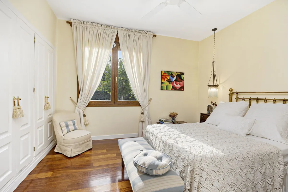 ef221098-28a8-46d8-833b-63faec807599