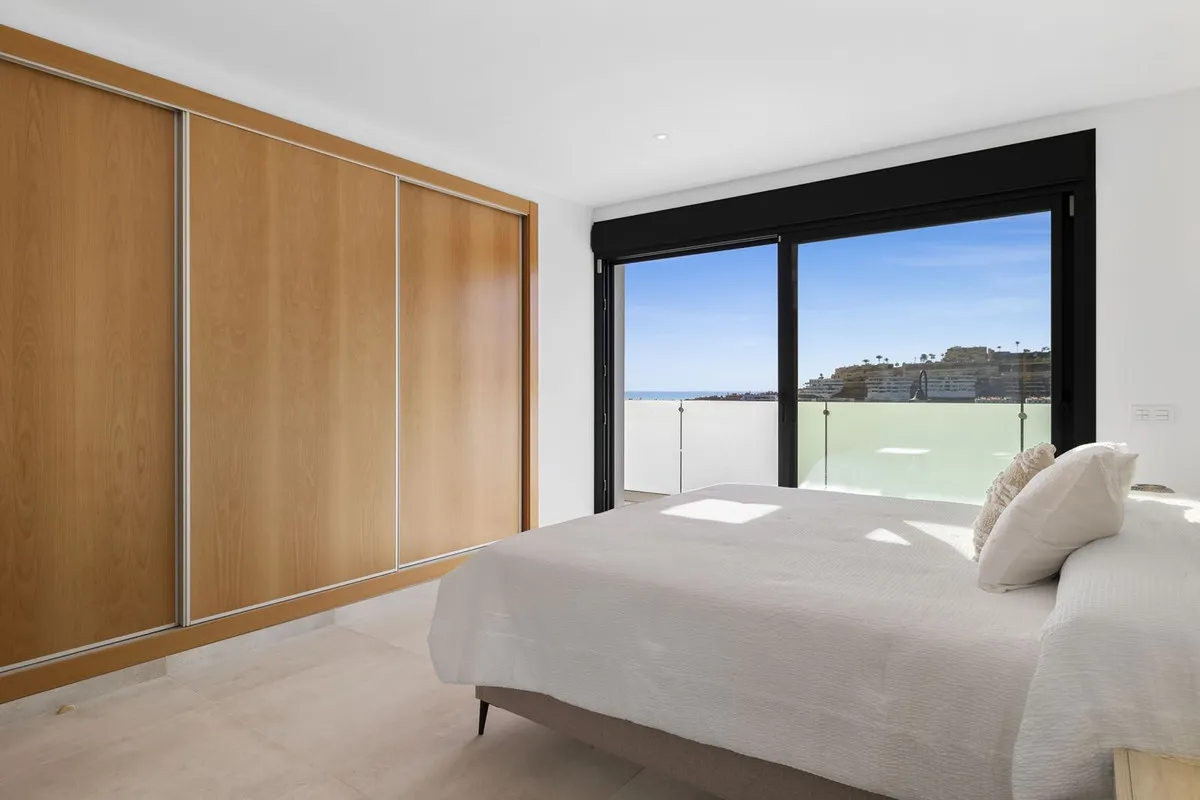 61cb92d2-5660-442a-8e6c-617c7200d2ad