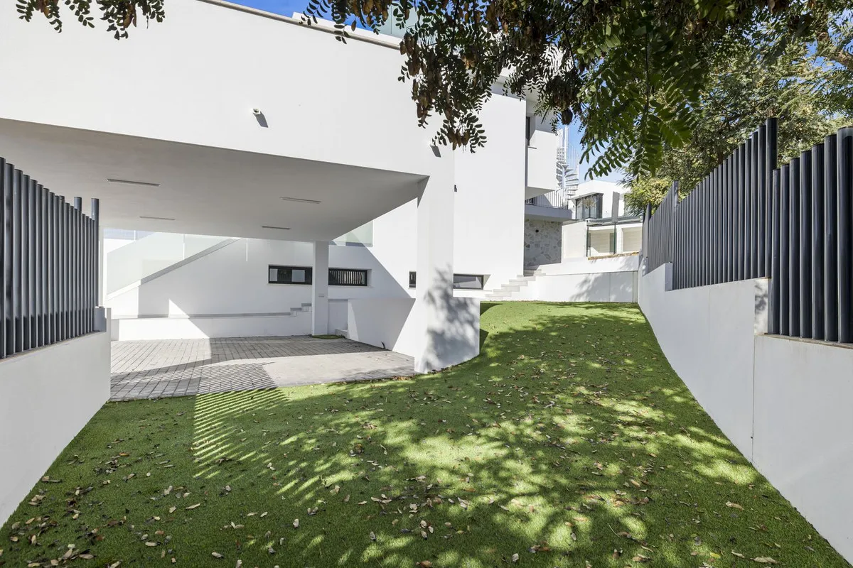 b9d1e4ef-c03a-4da5-903f-07523e0157c0