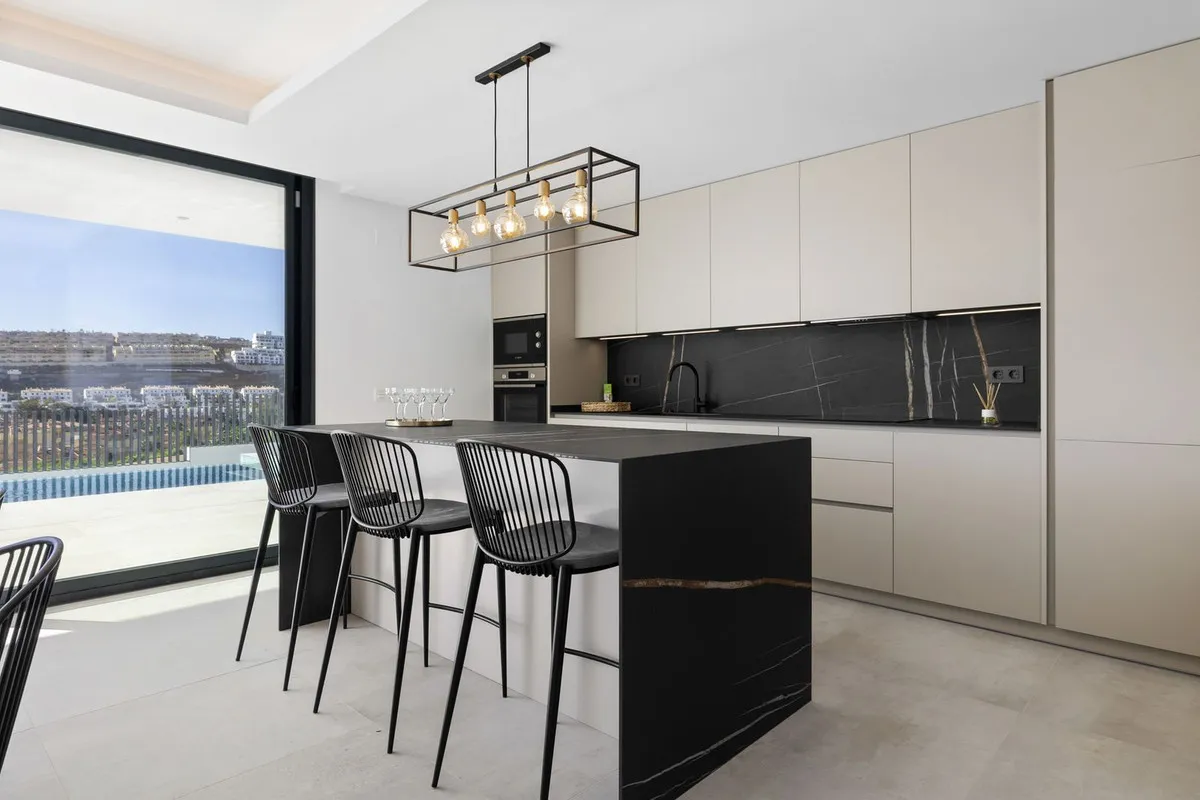 bf95ed8b-d66a-432e-b0d4-291b16f93eb6