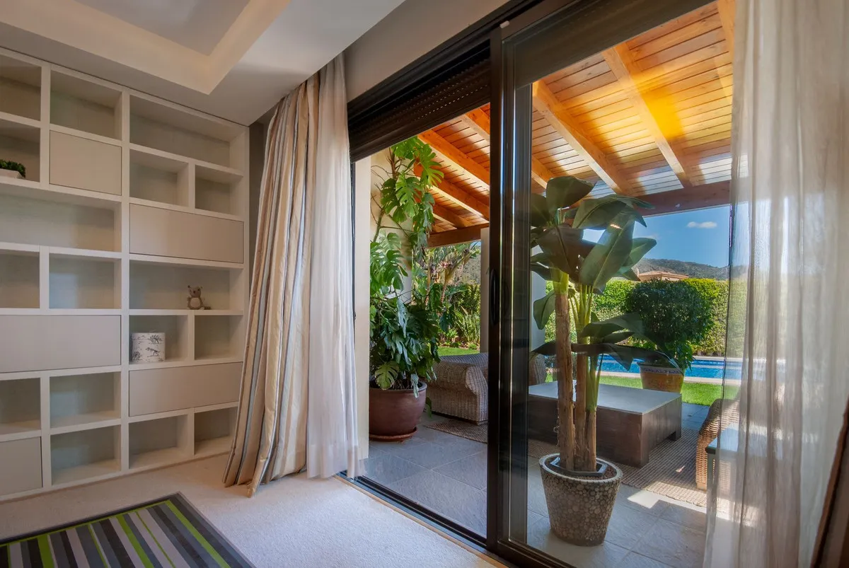 30fe71d5-1478-4b67-ae5e-bc5b668e82fc