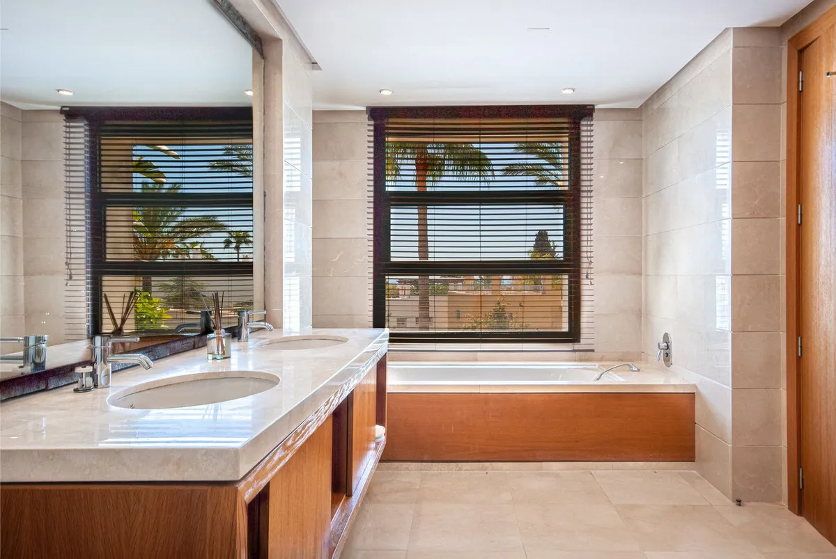 542e6bf7-0684-4a94-aba7-f89d9289c404